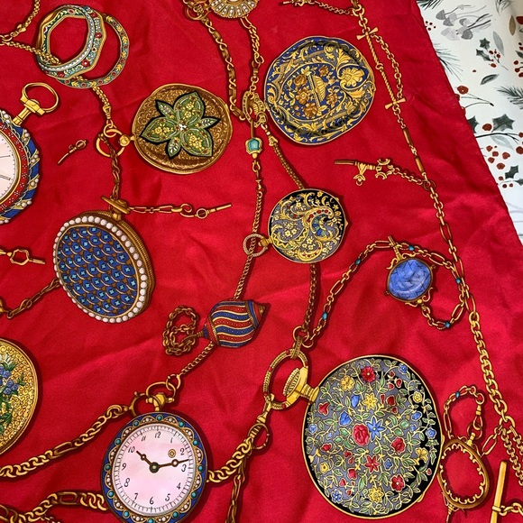 Vintage 100% Silk Red Gucci Scarf - Picture 4 of 10